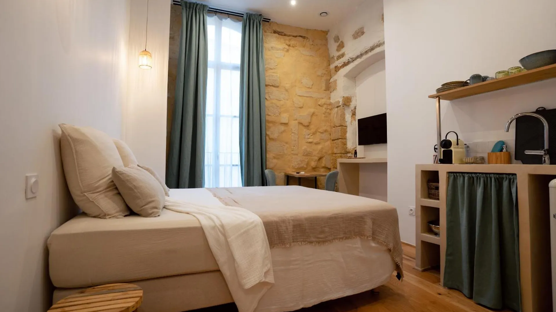 Appartement La Maison Des Lamanon à Salon-de-Provence 0*,
